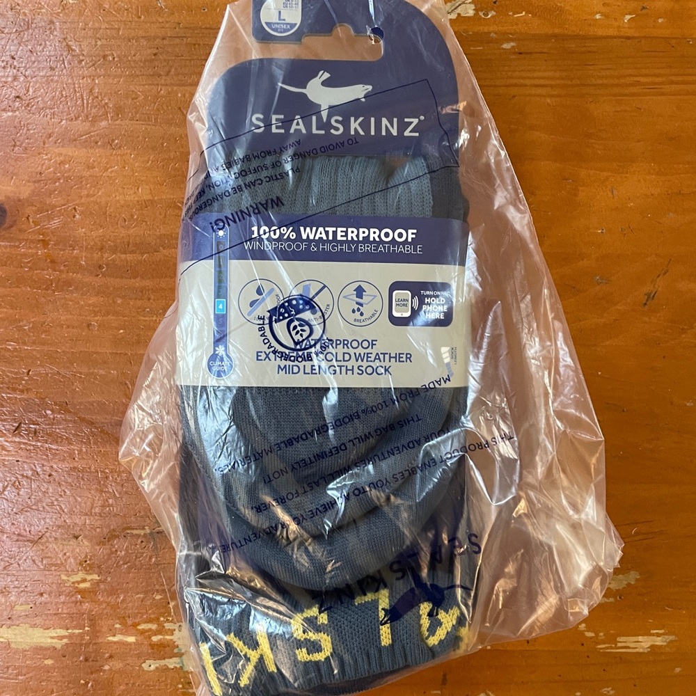 Sealskins Waterproof Extreme Cold Weather Mid Length Socks New